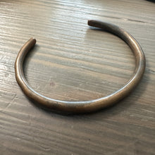 Load image into Gallery viewer, Vtg Copper Metal Cuff Bracelet Large Unisex Classic Adjustable