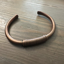 Load image into Gallery viewer, Vtg Copper Cuff Bracelet Wrap Wire Detail 2.5 in Signed B Native American
